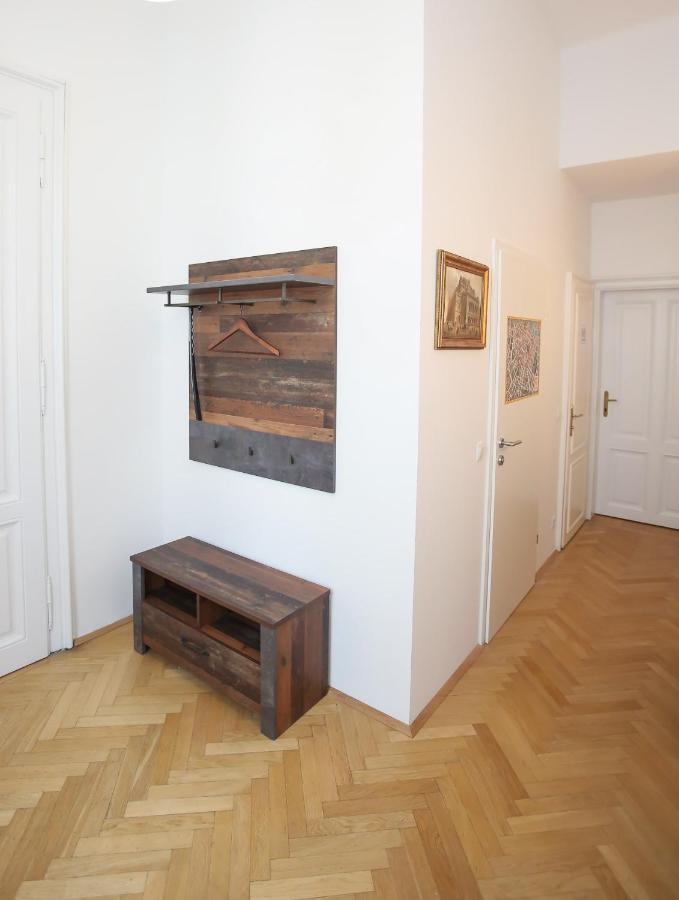 Opera Apartment *